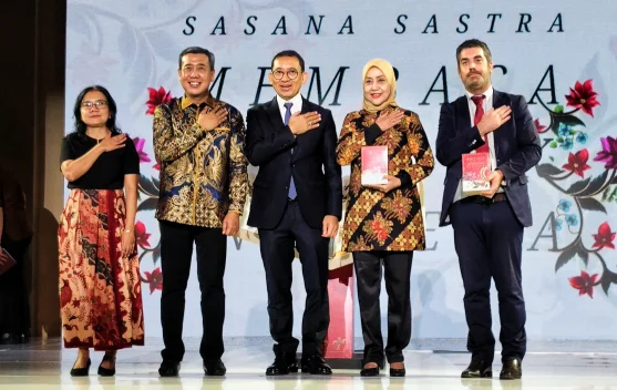 Kemenbud Luncurkan Enam Buku Sastra Klasik Indonesia dalam Bahasa Asing - RRI.co.id