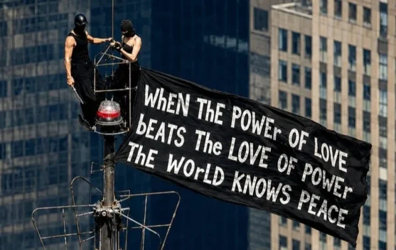 Lamaran Ekstrem di Empire State Building Berujung Penangkapan Pihak Kepolisian - RRI.co.id