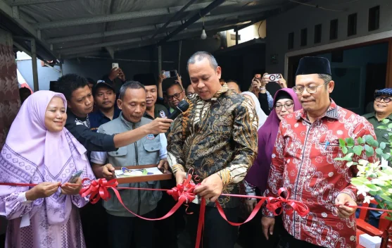 Pemkot Bekasi Resmikan Dua Rumah Hasil Program Rutilahu - RRI.co.id
