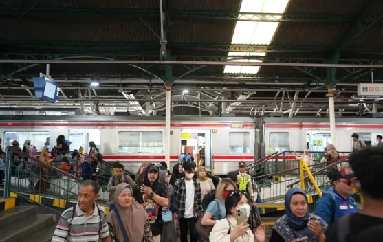 Libur Sekolah, 1,16 Juta Penumpang Gunakan Kereta Api di Daop Jakarta - RRI.co.id