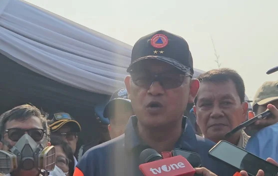 Pemadaman Kebakaran TPA Jatiwaringin Diperkuat di Hari Ketujuh - RRI.co.id