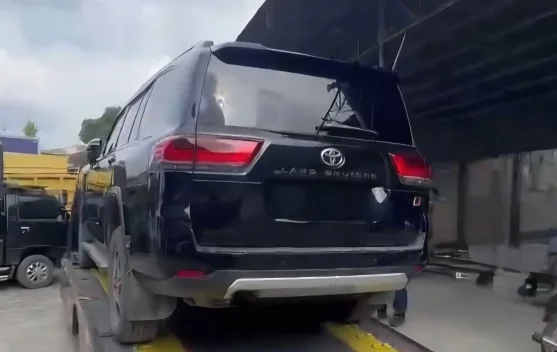KPK Sita Land Cruiser Bupati Kuansing saat Geledah Sejumlah Lokasi - RRI.co.id