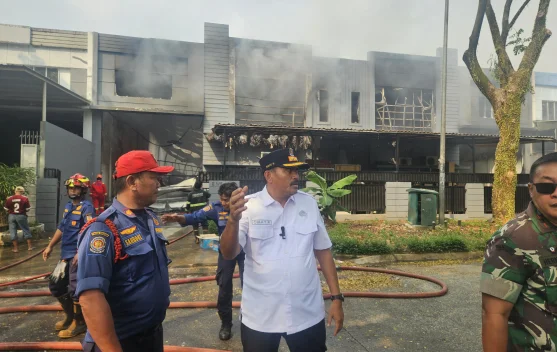 Kebakaran Hebat Hanguskan Tiga Gudang di Taman Tekno Tangsel - RRI.co.id