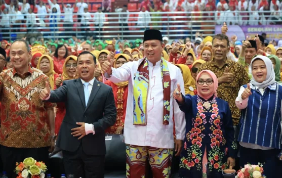 Mendukbangga Puji Program Sekolah Lansia Pemkot Bekasi - RRI.co.id