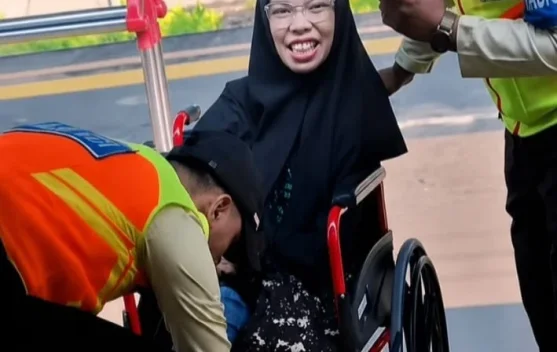 KAI Services Apresiasi Satpam Sigap Bantu Penumpang Disabilitas - RRI.co.id