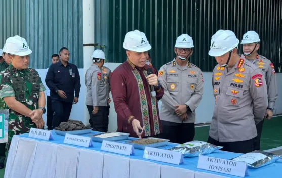 Kapolri Salurkan 80 Ton Pupuk Batu Bara untuk Petani Riau - RRI.co.id