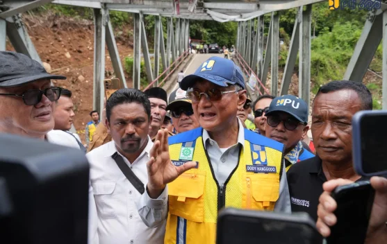 Menteri PU Apresiasi Gotong Royong Warga Jaga Akses Jembatan Enang-Enang - RRI.co.id