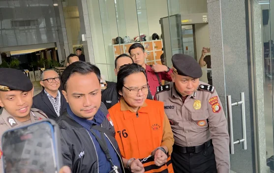 Eks Sekjen MPR Ma'ruf Cahyono Resmi Gunakan Rompi Orange KPK - RRI.co.id