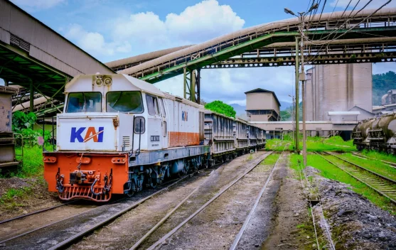 KAI Angkut 1,17 Juta Ton Semen dan Klinker Semester I 2026 - RRI.co.id
