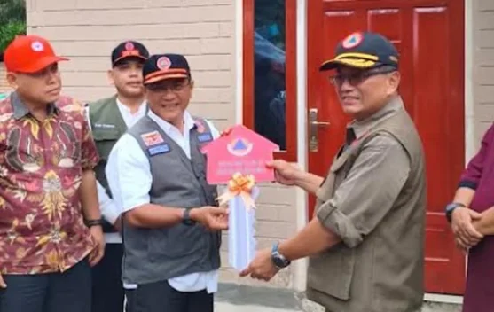 BNPB Serahkan Huntap bagi Korban Siklon Senyar Sumbar - RRI.co.id