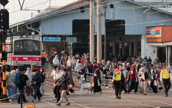 KAI Siapkan Peron Stasiun Bogor Guna Urai Kepadatan Penumpang - RRI.co.id