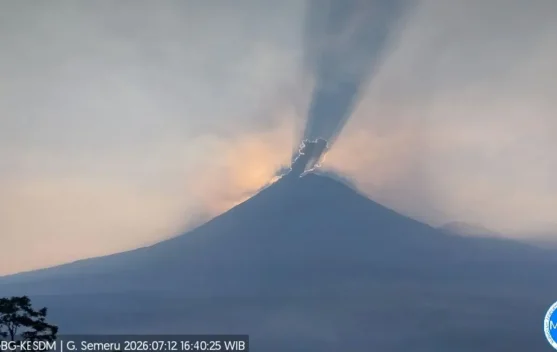 Semeru 8 Kali Erupsi Sehari, Letusan Tertinggi 900 Meter