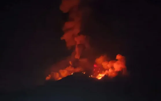 Gunung Karangetang Meletus, Material Pijar Terlontar di Sekitar Kawah
