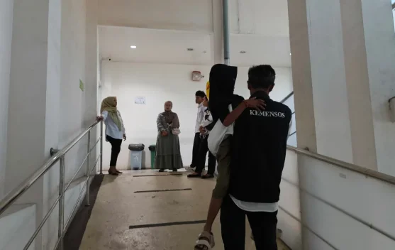 Kemensos Dampingi Anak di Sukabumi yang Kerap Hirup Bau BBM - RRI.co.id