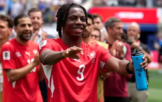 Aston Villa Bajak Target Newcastle Johan Manzambi - RRI.co.id