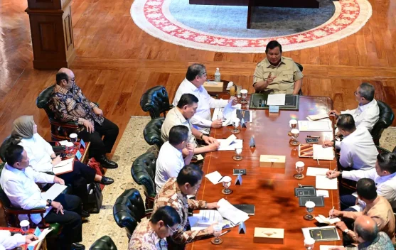 Presiden Prabowo Perintahkan Harga Khusus BBM untuk Nelayan Kapal 30–200 GT - RRI.co.id