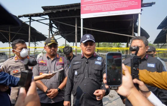 Kementerian Lingkungan Hidup Menyegel Pabrik Aluminium Tangerang