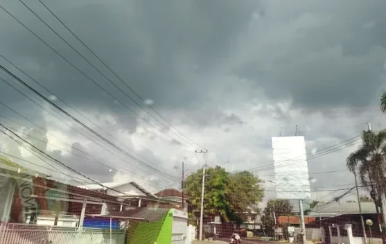 BMKG Keluarkan Peringatan Dini Cuaca, Hujan Lebat dan Petir Ancam Sejumlah Wilayah