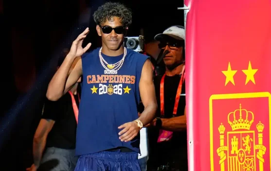 Spanduk Viral di Parade Juara Spanyol Bikin Lamine Yamal dan Pemain La Roja Tertawa