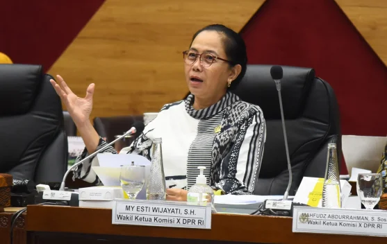 Komisi X Minta Pemerintah Tindak Lanjuti Putusan MK Soal MBG