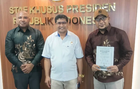 Tim 10 Serahkan Dokumen Tuntutan Pekerja Freeport kepada Penasihat Presiden - RRI.co.id
