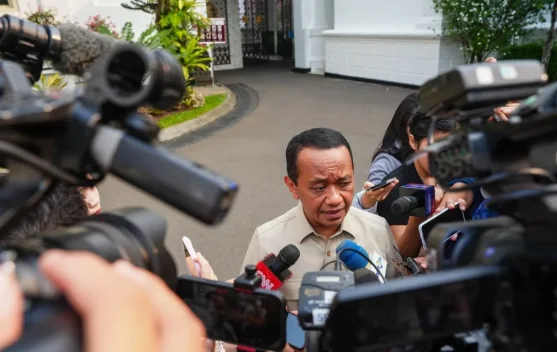 Presiden Prabowo Instruksikan Bahlil Jaga Harga BBM - RRI.co.id