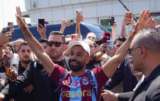 Salah Tiba di Istanbul, Suporter Trabzonspor Sambut Meriah
