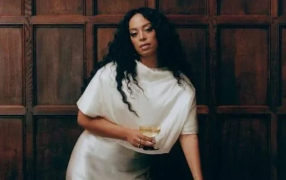 Mengulik Gaya Outfit Solange Knowles, Padukan Desain Minimalis dan Eksperimental