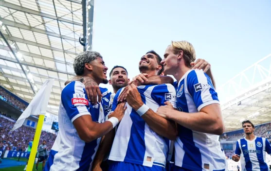 Dua Penalti Bawa FC Porto Taklukkan Alverca 2-0