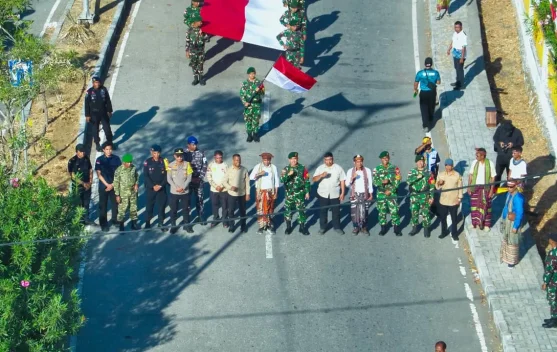 Warga Perbatasan RI-Timor Leste Kirab Bendera 81 Meter