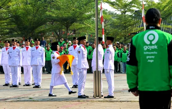 Dari Lapangan Upacara ke Rumah Mitra, Gojek Peringati 17 Agustus Bersama