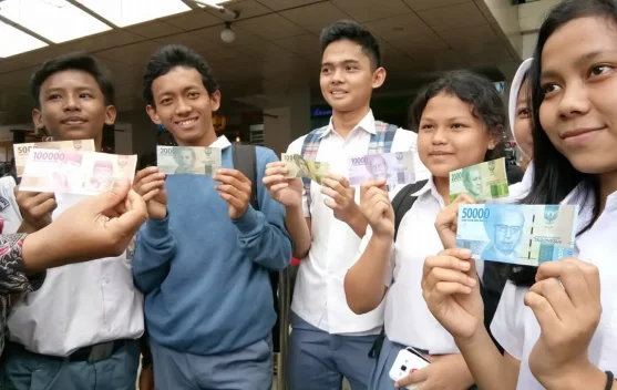 Pasar Bersikap "Wait and See", Rupiah Menguat Sepanjang Siang Ini