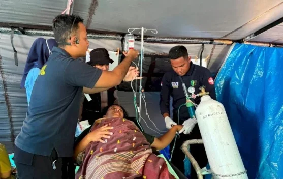 Dokkes Polri Bantu Persalinan Korban Gempa di Pengungsian