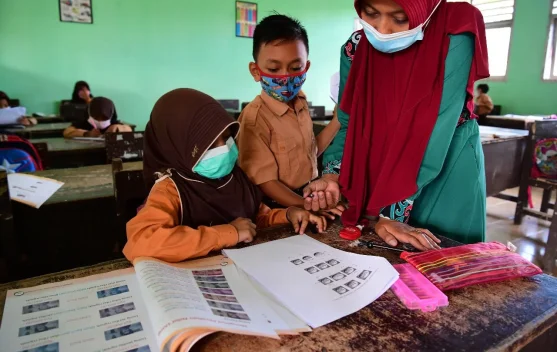 Erupsi Anak Krakatau, Mendikdasmen Pastikan Jam Belajar Sekolah Bisa Disesuaikan