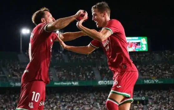 Sociedad Menang Dramatis 3-2 atas Elche