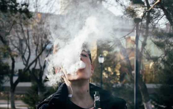 Kenali Dampak Buruk Rokok Elektrik yang Perlu Diwaspadai
