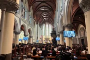 Ribuan Umat Padati Gereja Katedral Jakarta saat Misa Paskah