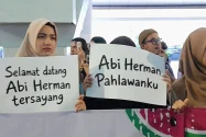 Menanti dari Jauh, Menangis Saat Bertemu, Kisah Keluarga Relawan Gaza