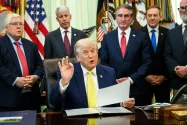 Iran-AS Capai Kesepakatan Gencatan Senjata, Trump: Blokade Selat Hormuz Dibuka