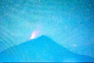 BNPB Imbau Warga-Wisatawan Jauhi Zona Bahaya Gunung Karangetang