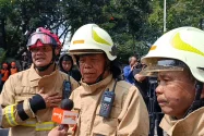 Cegah Api Kembali, Damkar Sisir Lantai 11 hingga 16 Gedung Bapenda DKI Jakarta