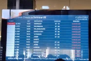 Penutupan Soetta Berlanjut, Penumpang Tunggu Kepastian Jadwal Penerbangan