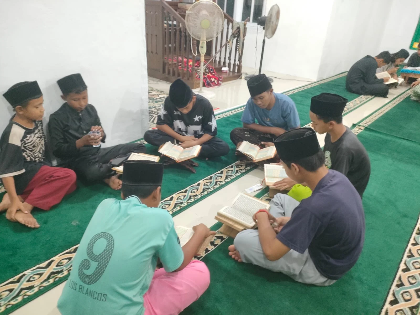 Muskhaf Alquran menjadi sarana bacaan bagi surau dan masjid. (Foto : Doc Nettour Travel)