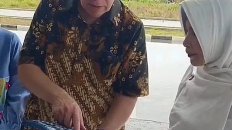 Dubes As Kunjungi Dekranasda Natuna