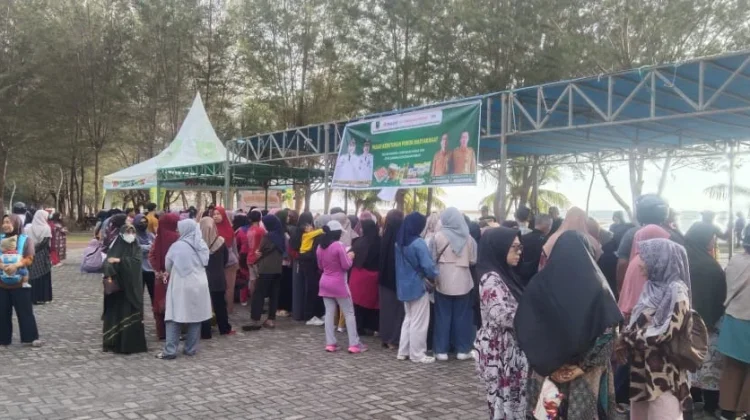 Pangan Murah Disperindag Natuna Dibanjiri Warga