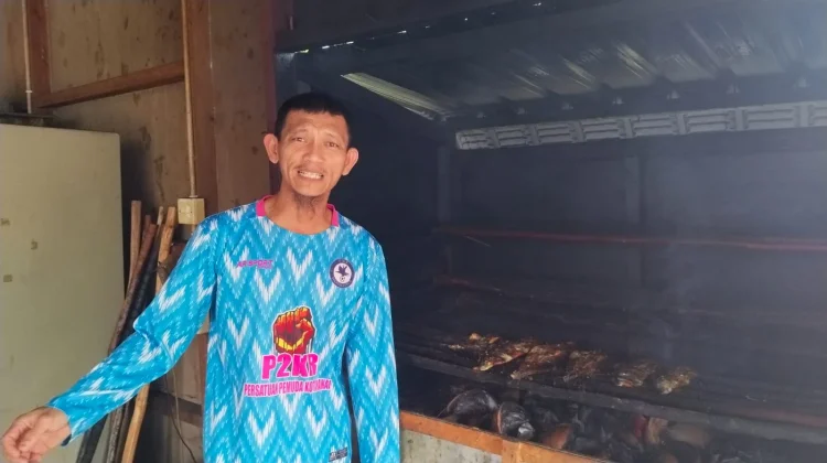 Berkah Ramadhan, Omset Lapak Ikan Bakar Bumbu Moi-Moi Meningkat