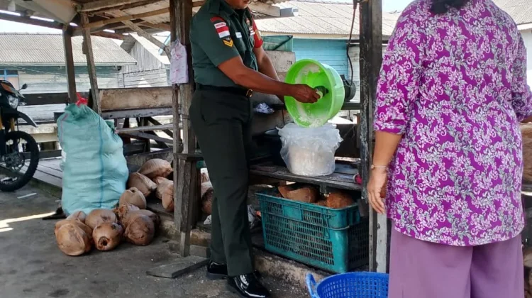 Babinsa Pulau Laut Pererat Silaturahmi