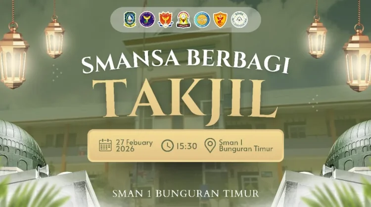 SMAN 1 Bunguran Timur Berbagi Takjil Bersama Masyarakat