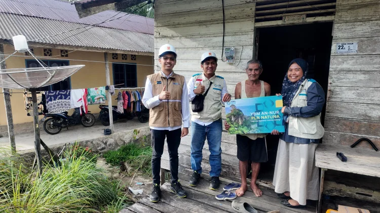 PLN ULP Natuna Sambungkan Listrik Gratis untuk Warga Ceruk