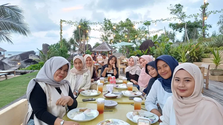 Keseruan Buka Bersama Teman-Teman di Pendopo Lawas